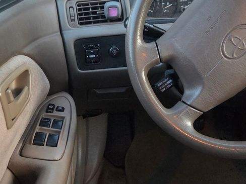 Used 2001 Toyota Camry LE FWD image 13