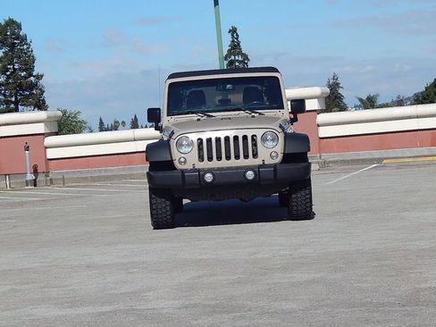 Used 2016 Jeep Wrangler Unlimited Rubicon w/ Connectivity Group image 13