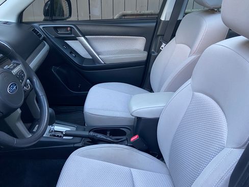 Used 2017 Subaru Forester 2.5i Premium AWD/4WD image 2