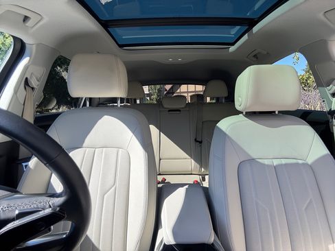 Used 2022 Audi e-tron Premium Plus image 16