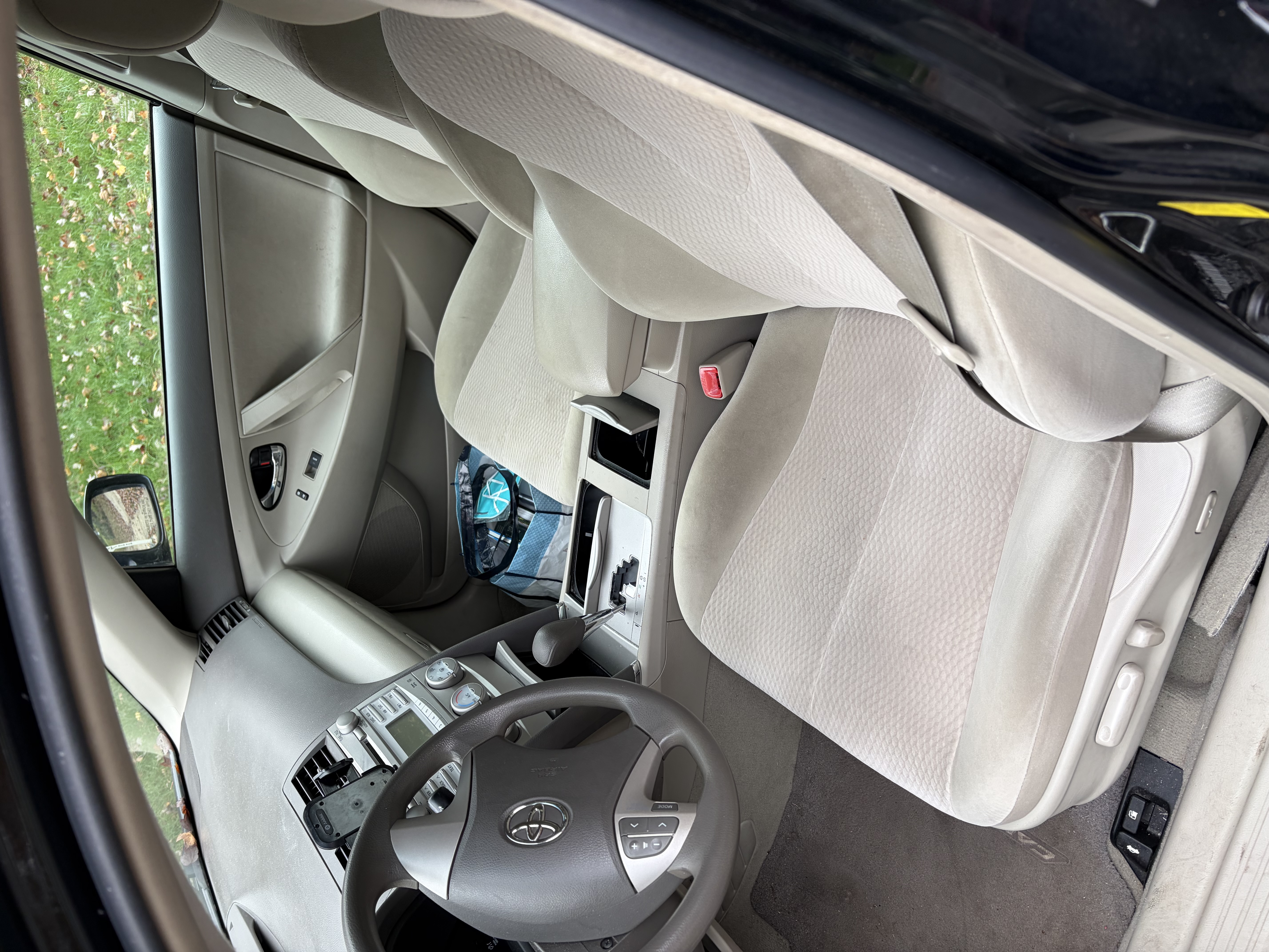Used 2011 Toyota Camry LE FWD image 6