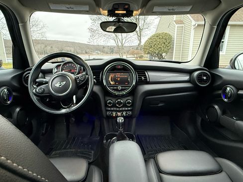 Used 2016 MINI Cooper 4-Door Hardtop image 9