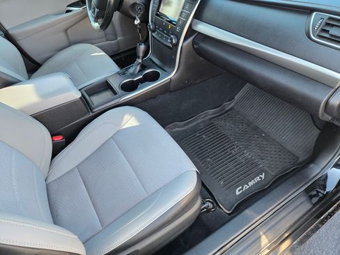 Used 2017 Toyota Camry SE image 11