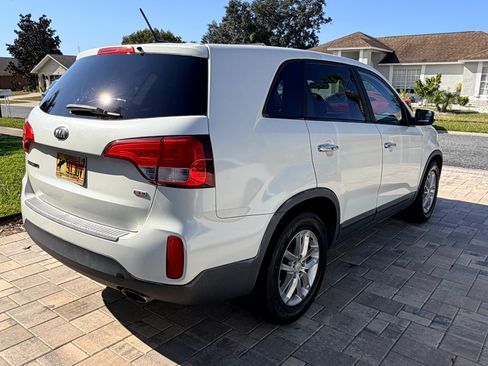 Used 2015 Kia Sorento LX image 9