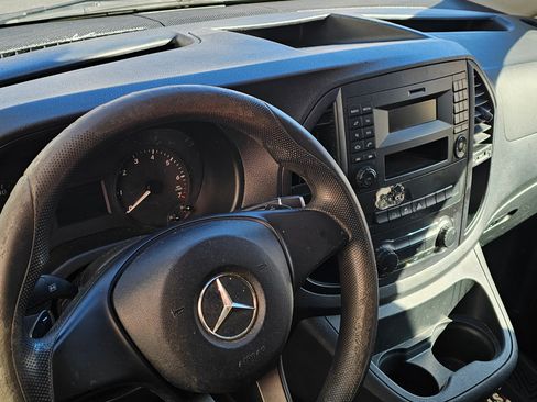 Used 2017 Mercedes-Benz Metris image 6