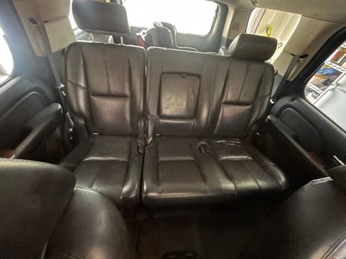 Used 2007 GMC Yukon SLT w/ SLT Preferred Equipment Group RWD image 9