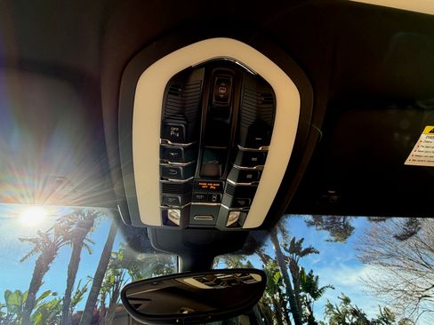 Used 2017 Porsche Cayenne S image 26