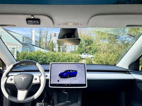 Used 2024 Tesla Model Y Long Range image 11