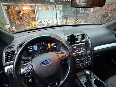 Used 2016 Ford Explorer XLT w/ Equipment Group 202A image 10