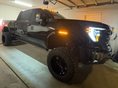 Used 2025 GMC Sierra 2500 AT4 w/ AT4 Premium Plus Package AWD/4WD image 6