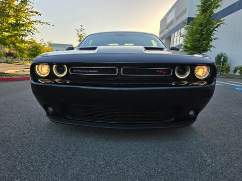 Used 2017 Dodge Challenger R/T RWD image 15