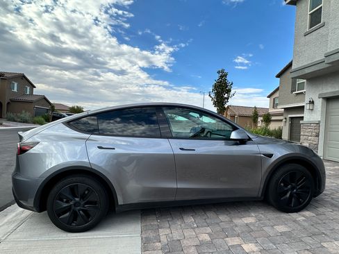 Used 2025 Tesla Model Y Long Range RWD image 12