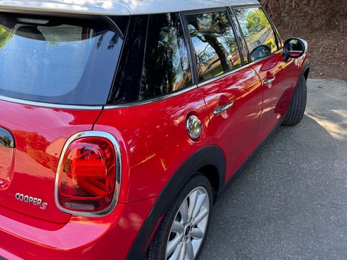 Used 2021 MINI Cooper S w/ Premium Package image 10