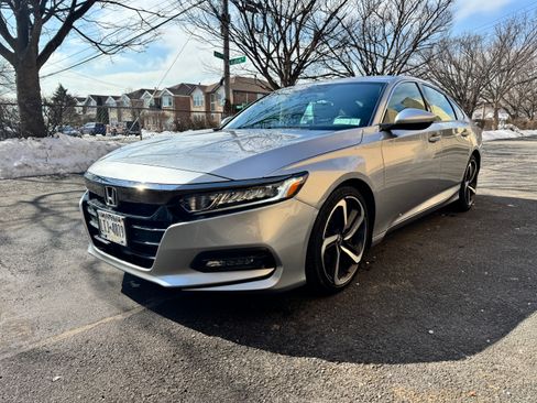 Used 2019 Honda Accord Sport image 2