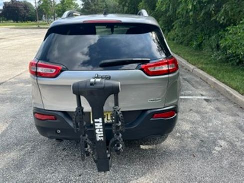Used 2016 Jeep Cherokee Latitude w/ Cold Weather Group FWD image 9