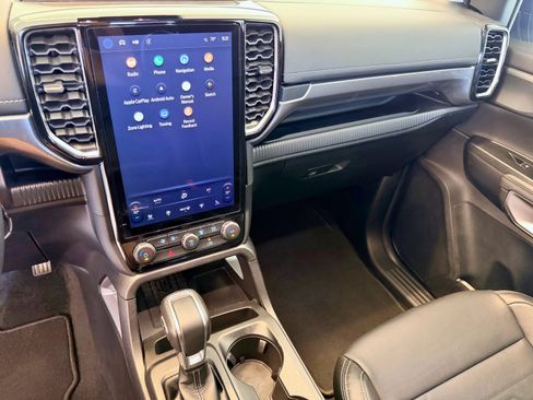 Used 2024 Ford Ranger Lariat w/ Trailer Tow Package image 17