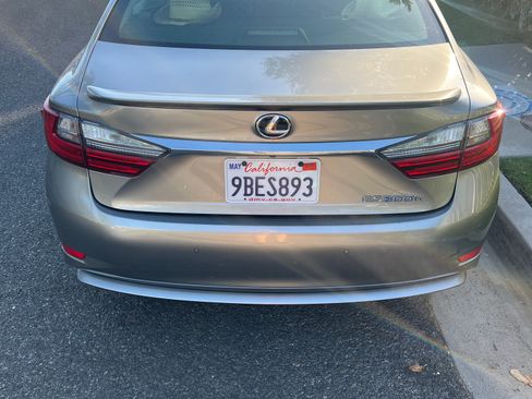 Used 2016 Lexus ES 300h w/ Luxury Package w/Wood Trim FWD image 5