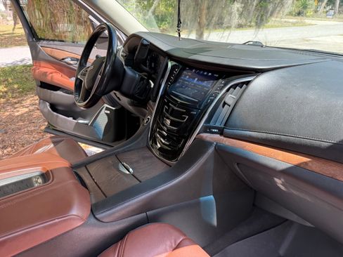Used 2016 Cadillac Escalade Premium image 15