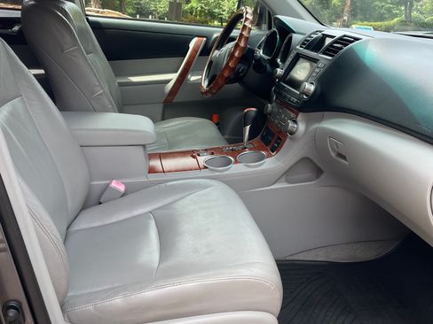 Used 2009 Toyota Highlander Limited AWD/4WD image 10