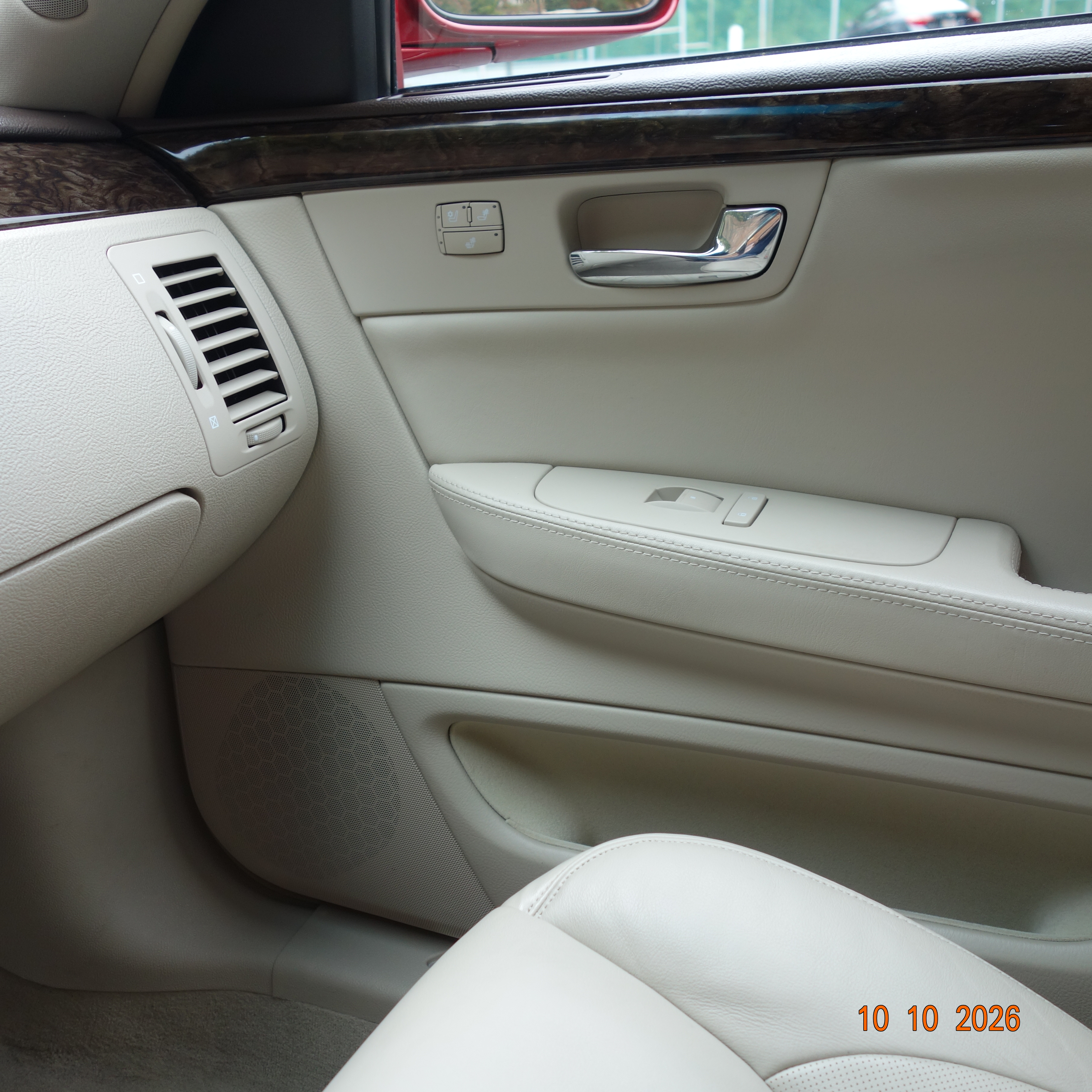 Used 2008 Cadillac DTS w/ Sun And Sound Package FWD image 20