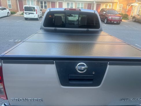 Used 2006 Nissan Frontier SE w/ (P01) Power Pkg AWD/4WD image 14