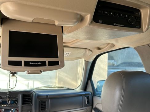 Used 2004 Chevrolet Suburban LS RWD image 11
