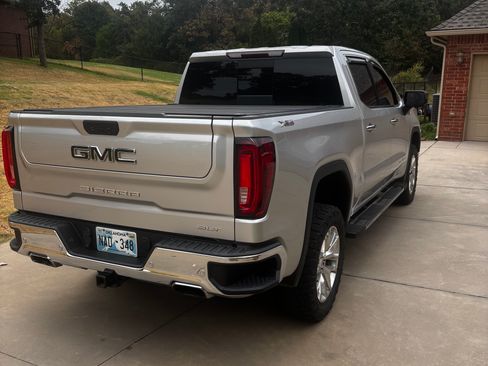 Used 2019 GMC Sierra 1500 SLT w/ SLT Premium Plus Package AWD/4WD image 4
