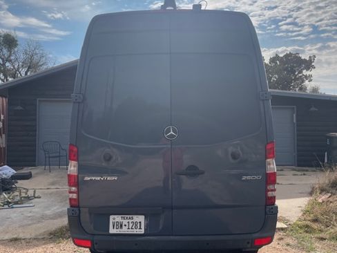 Used 2018 Mercedes-Benz Sprinter 2500 image 10
