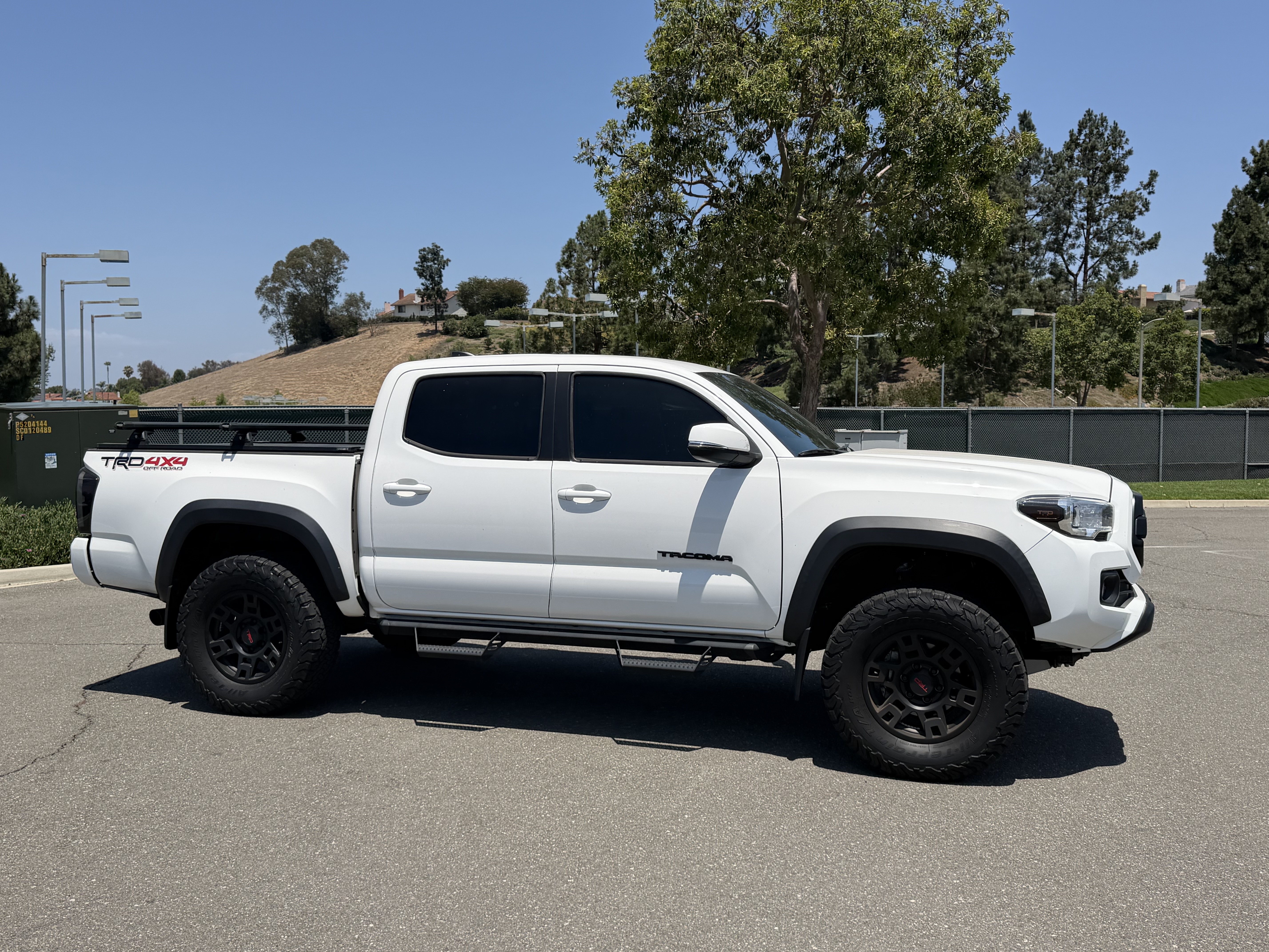 Used 2021 Toyota Tacoma TRD Off-Road w/ Technology Package AWD/4WD image 4
