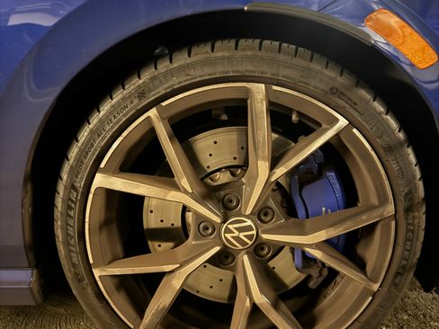 Used 2024 Volkswagen Golf R image 9