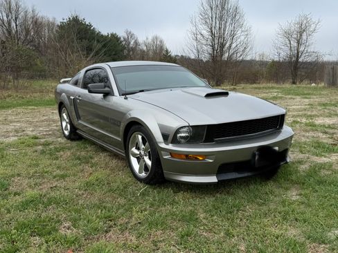 Used 2009 Ford Mustang GT Premium image 2