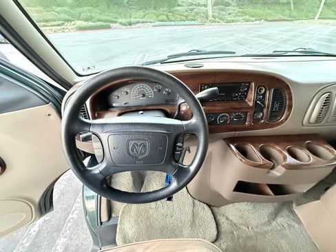 Used 2002 Dodge B1500 image 29