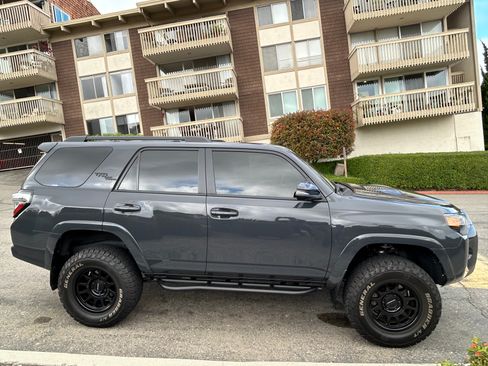 Used 2024 Toyota 4Runner TRD Off-Road Premium w/ Off Road Premium Plus Package AWD/4WD image 4