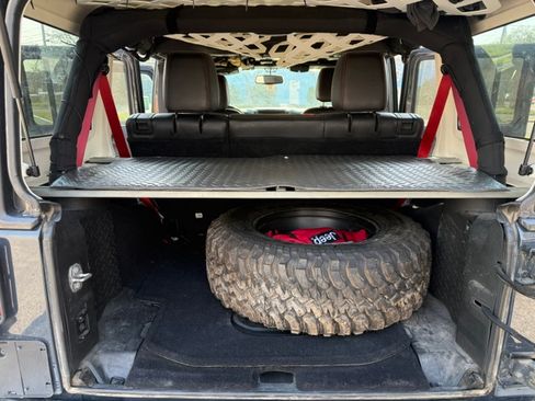 Used 2018 Jeep Wrangler Unlimited Rubicon image 9