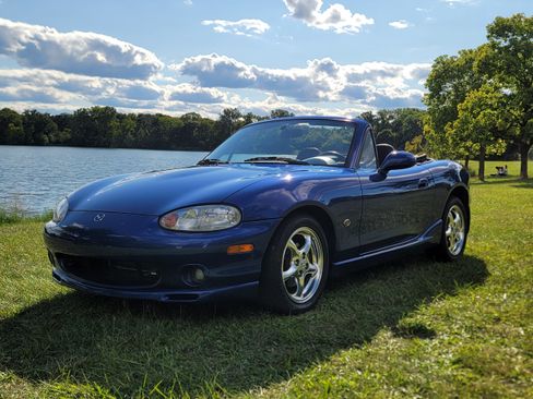 Used 1999 MAZDA MX-5 Miata 10th Anniversary Edition image 1