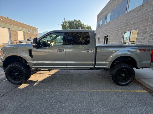 Used 2019 Ford F350 Platinum w/ Platinum Ultimate Package image 2