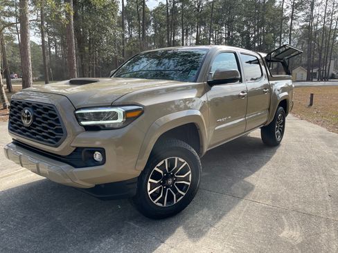 Used 2020 Toyota Tacoma TRD Sport image 9