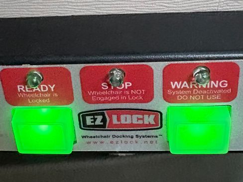 Used 2013 Toyota Sienna SE image 24