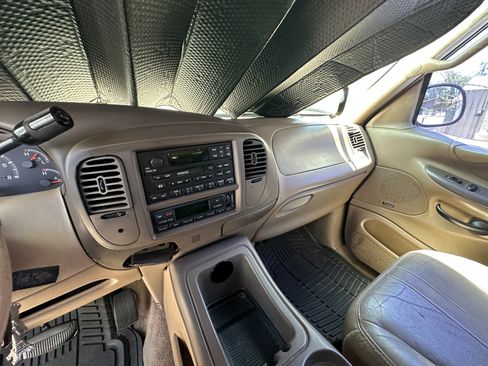 Used 1999 Ford Expedition 2WD image 16