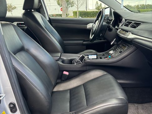 Used 2011 Lexus CT 200h Premium w/ Premium Audio Pkg image 4