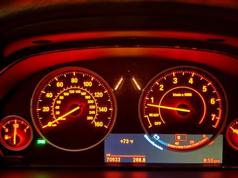 Used 2016 BMW 340i xDrive Sedan AWD/4WD image 9