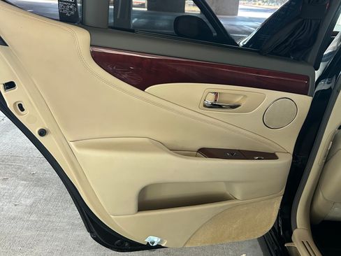 Used 2007 Lexus LS 460 image 17