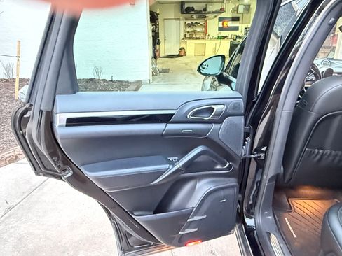 Used 2015 Porsche Cayenne S image 20