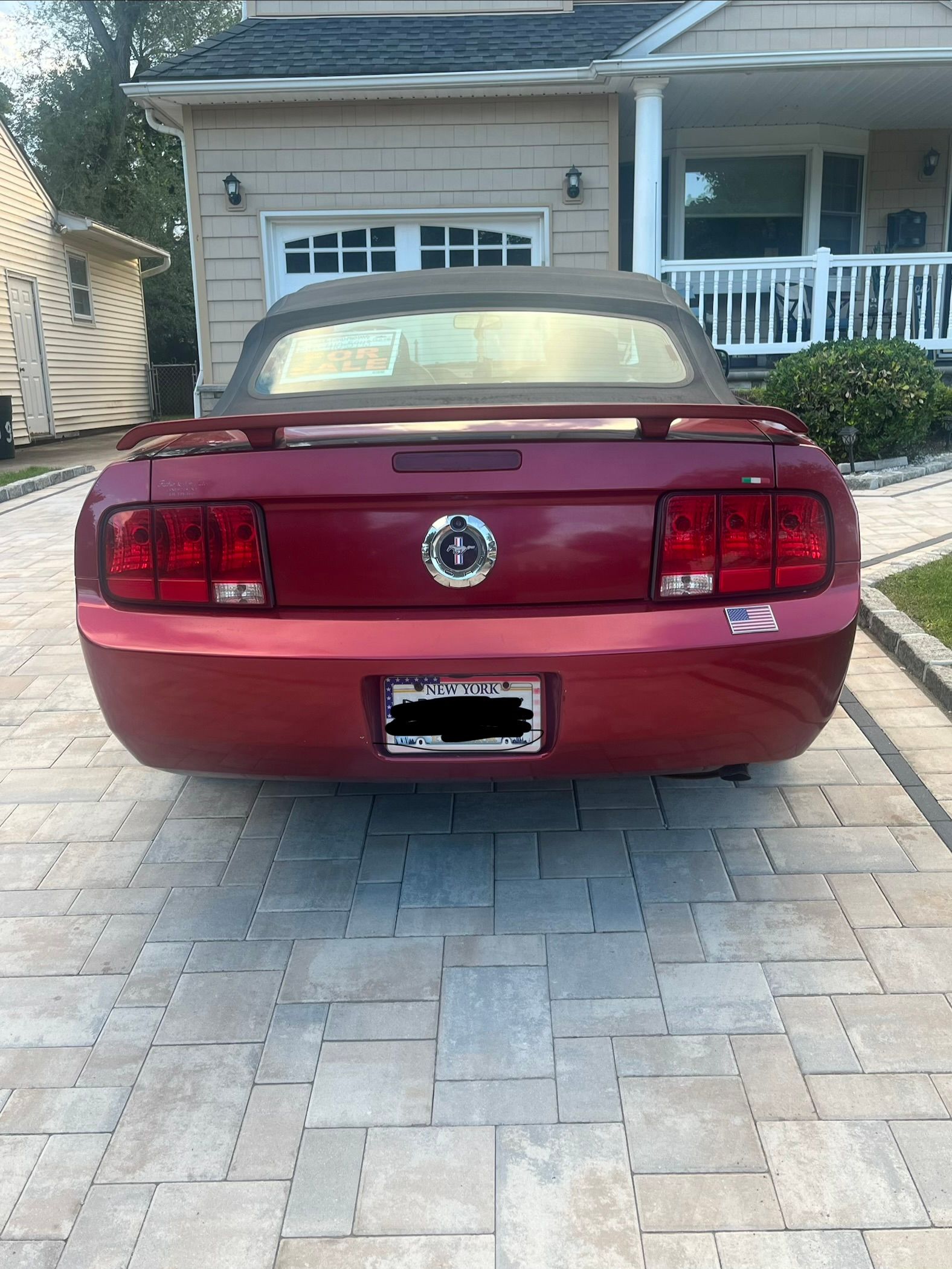 Used 2006 Ford Mustang Convertible RWD image 2