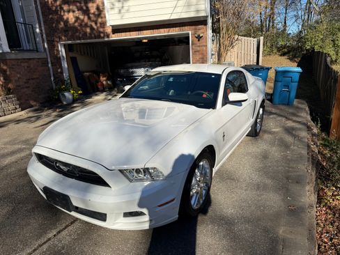 Used 2013 Ford Mustang Premium image 5