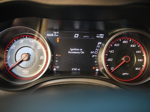 Used 2019 Dodge Charger R/T RWD image 11