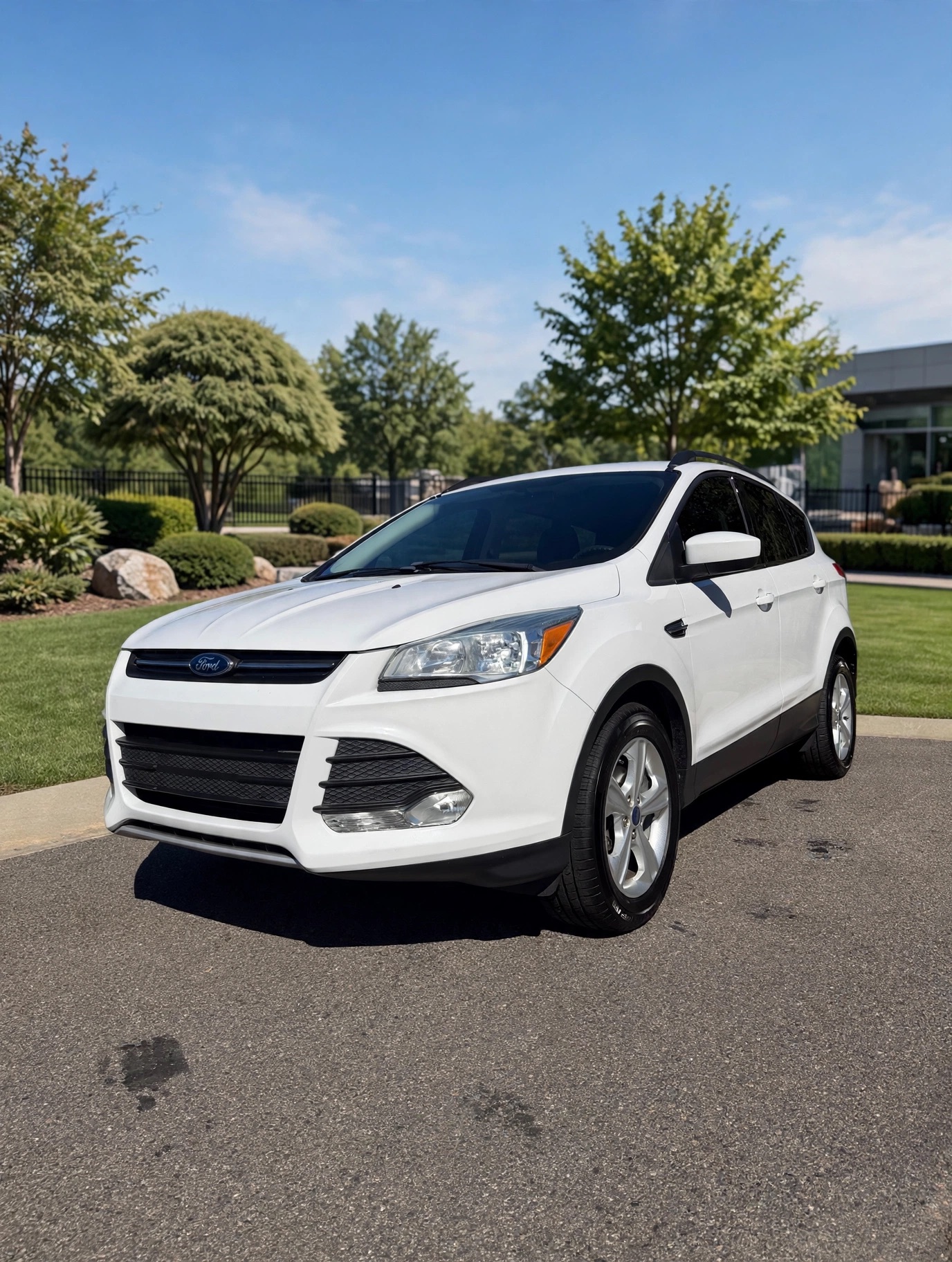 Used 2016 Ford Escape SE w/ Equipment Group 201A FWD image 1