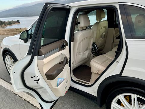 Used 2012 Porsche Cayenne S image 28