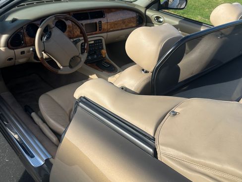 Used 2001 Jaguar XK8 Convertible image 13