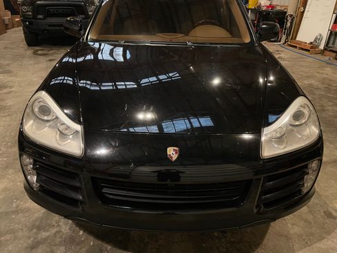 Used 2009 Porsche Cayenne image 2